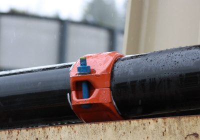 Ngoài nối ống, bạn cần quan tâm đến việc lắp phòng bơm và công tắc dòng chảy