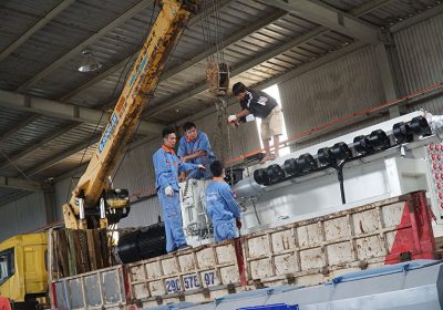 Hạ máy chủ và bộ điều khiển máy chủ